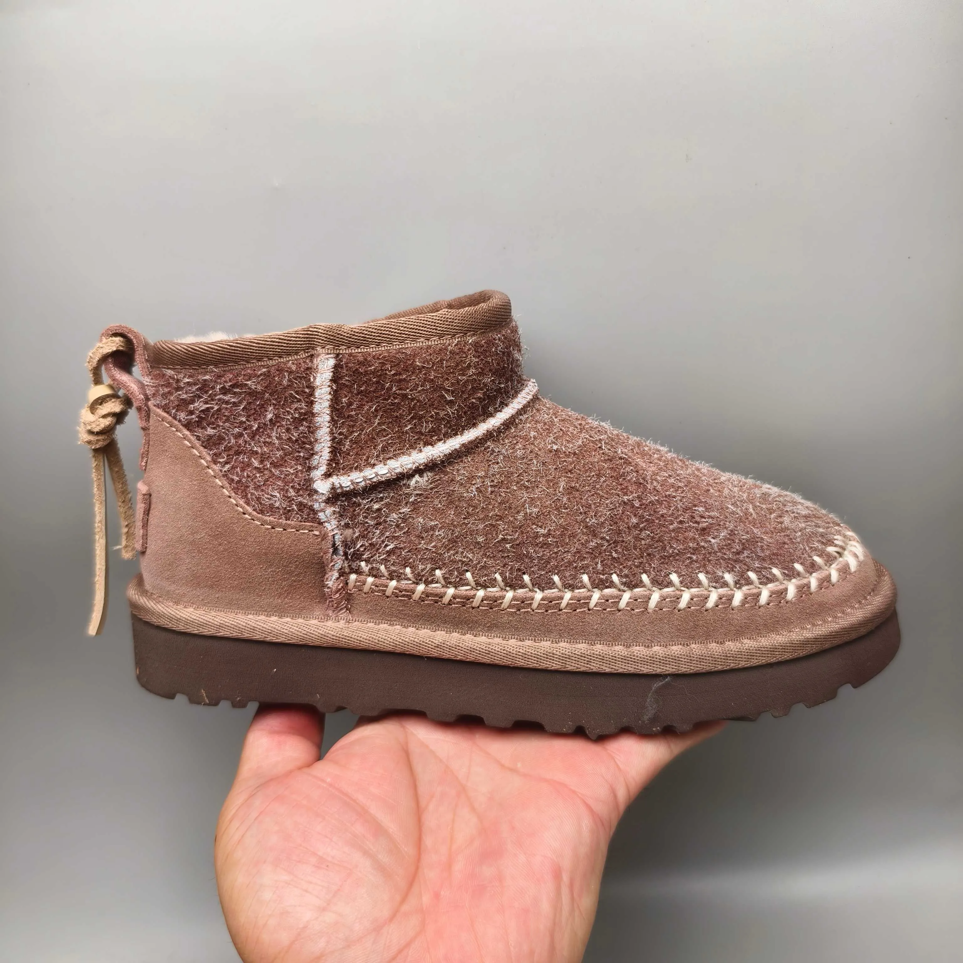 💰520 UGG sheepskin all-in-one snow boots 1538 Features anti-suede back strap women's shoes Color: sand brown Matching size: 35-40